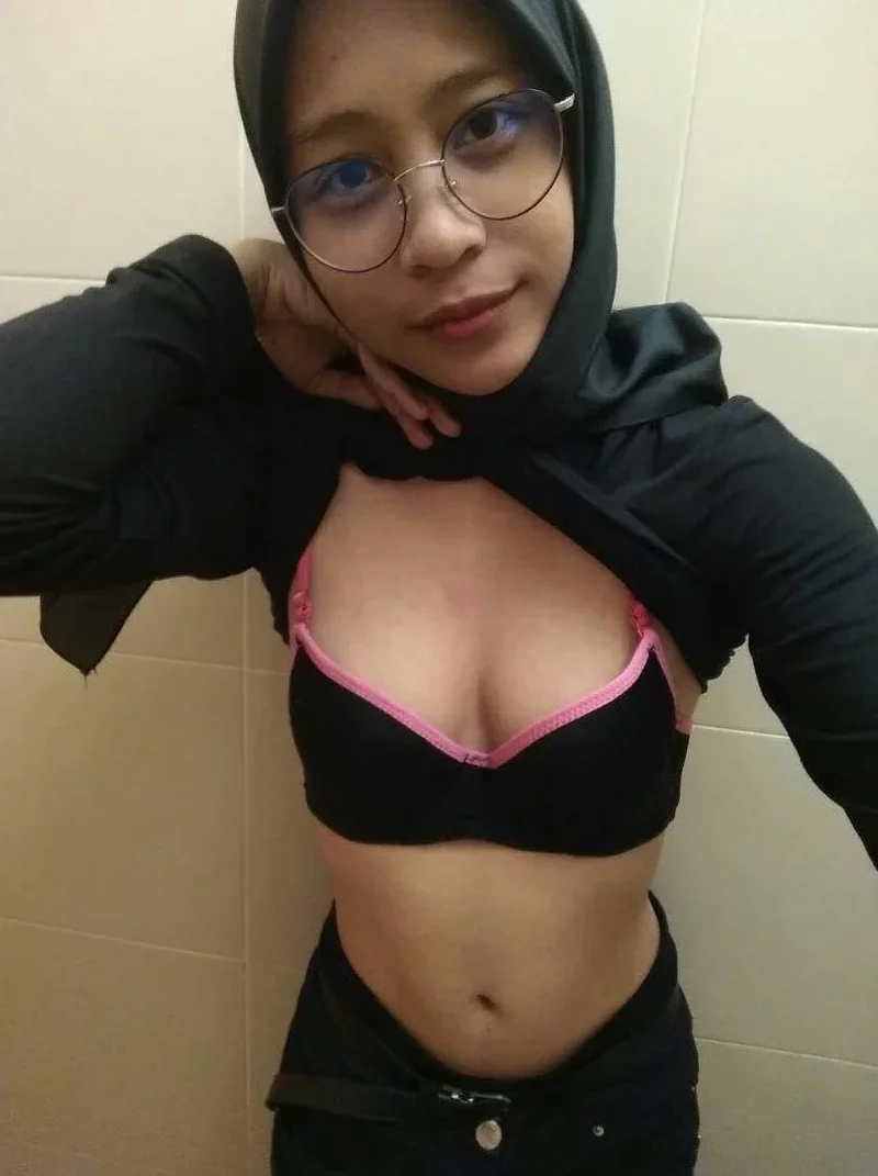 Latest Indo Video Viral Baru Phenomenon of Abg Viral Sma 2025 Ukhti Jilbab Wiwik di Warung Kosong Takut Ketahuan One for All Indonesia